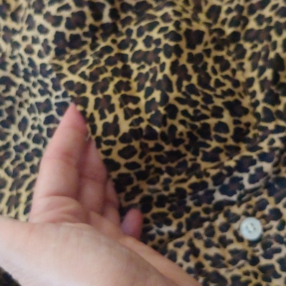 J. CREW FACTORY CHEETAH BUTTON DOWN - Picture 4 of 8